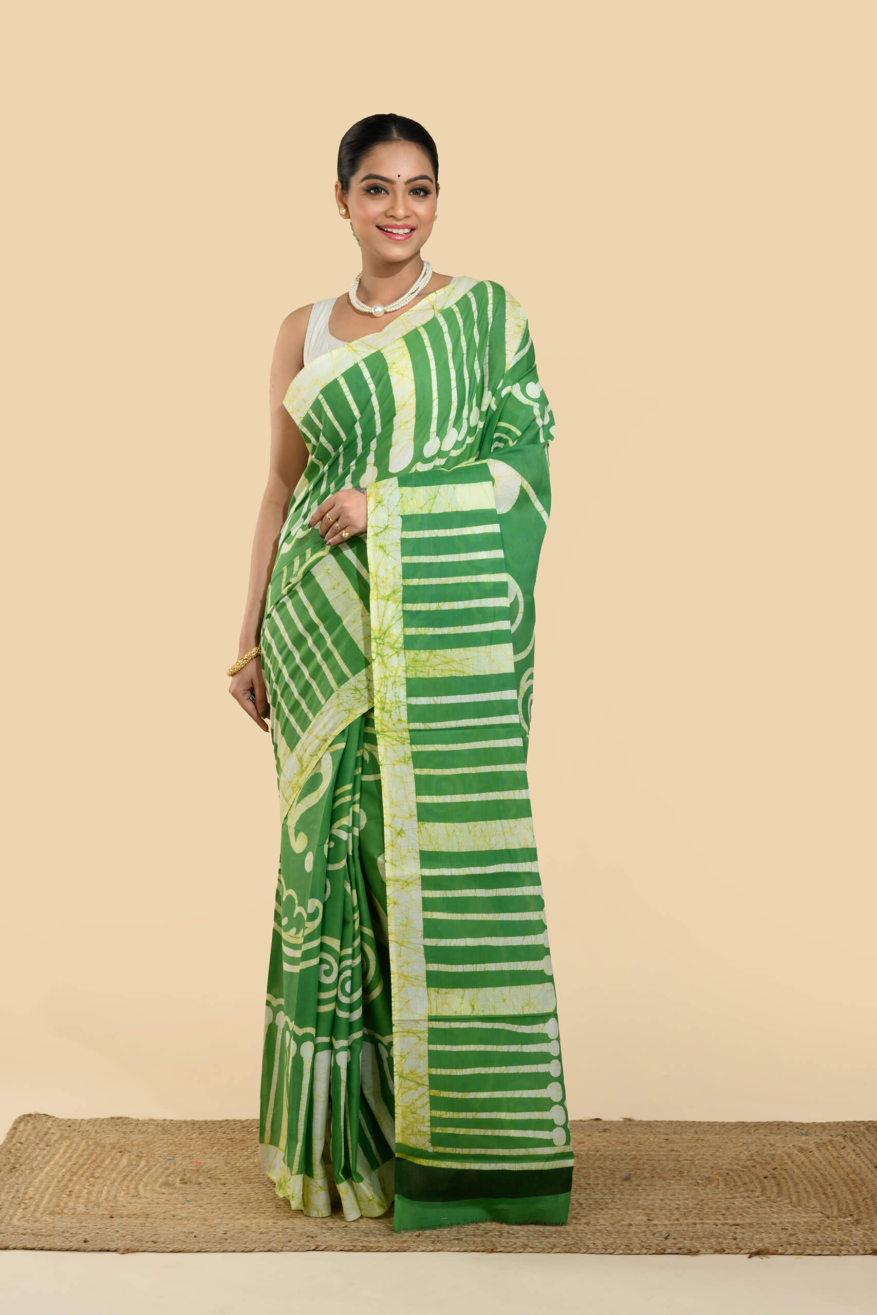 Cotton Batik Saree – Haritrekha Green Handloom Saree | Tantvithi - Image 3
