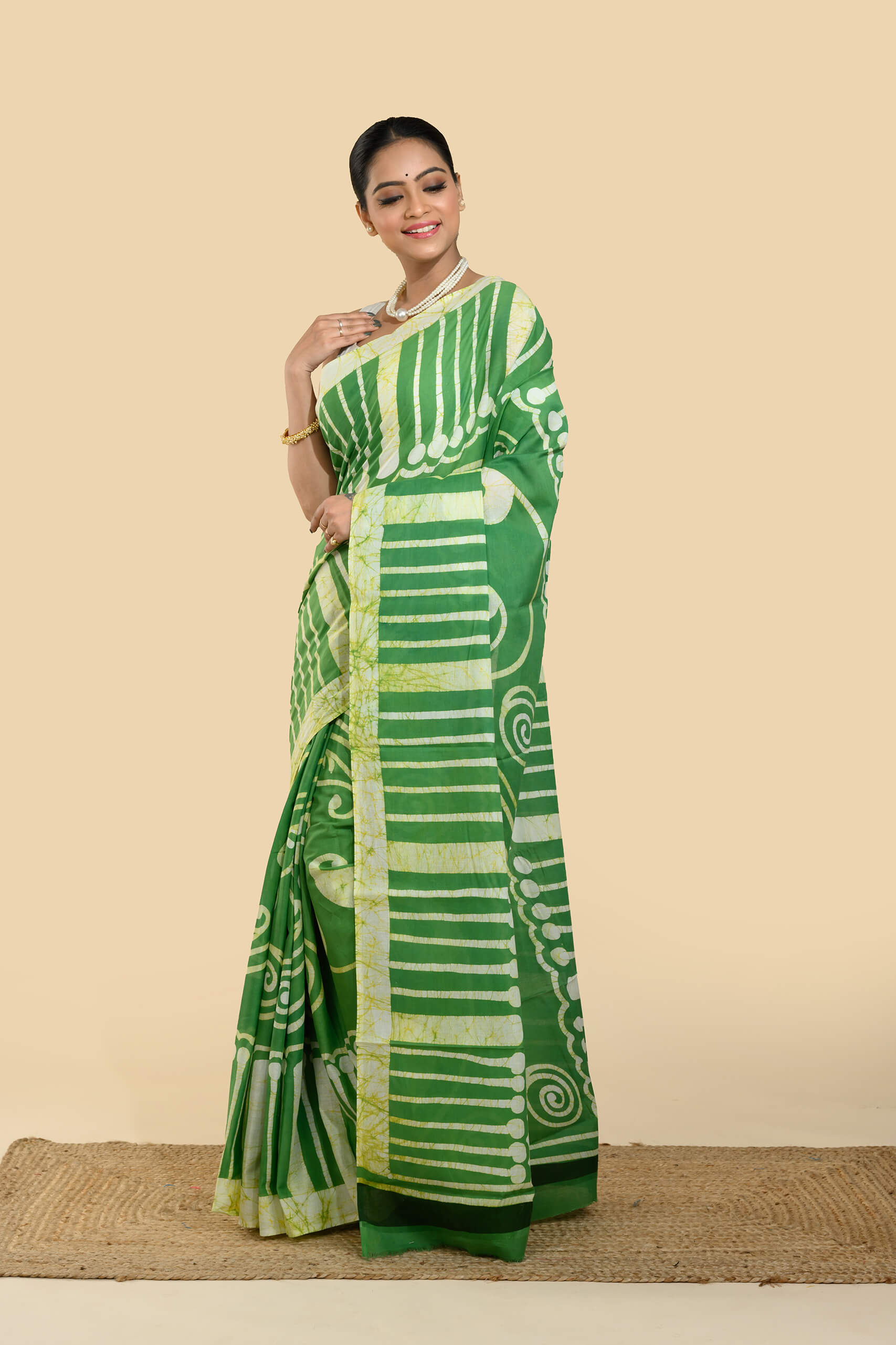 Cotton Batik Saree – Haritrekha Green Handloom Saree | Tantvithi - Image 4