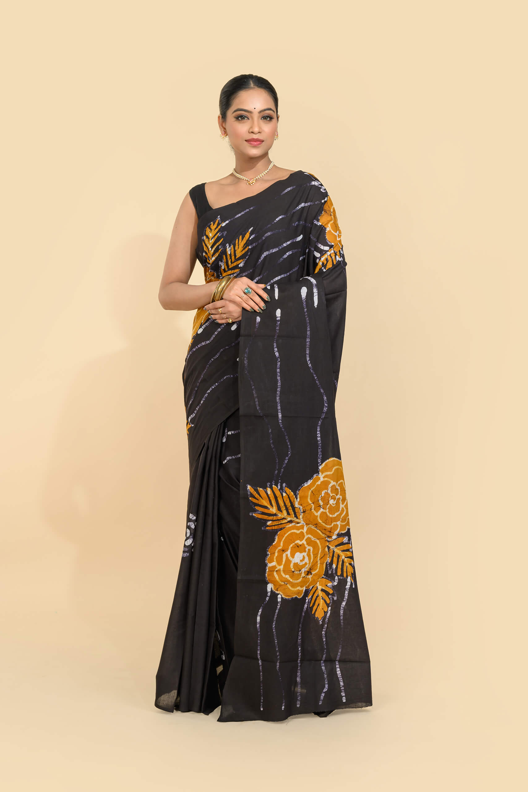 Black Batik Cotton Saree – Tantvithi Noir Batik Bloom - Image 6