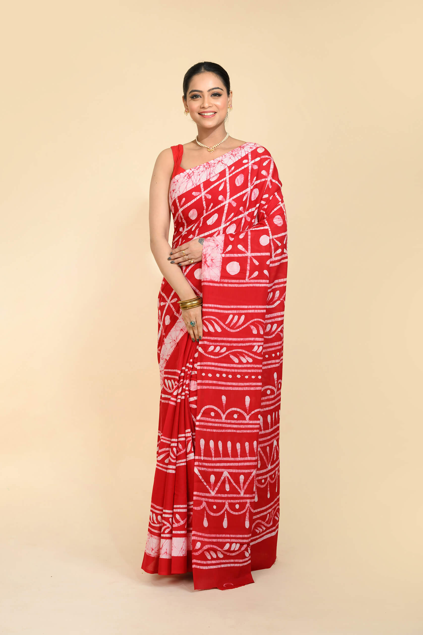 Cotton Batik Saree – Raktrekha Red Handloom Saree | Tantvithi - Image 2