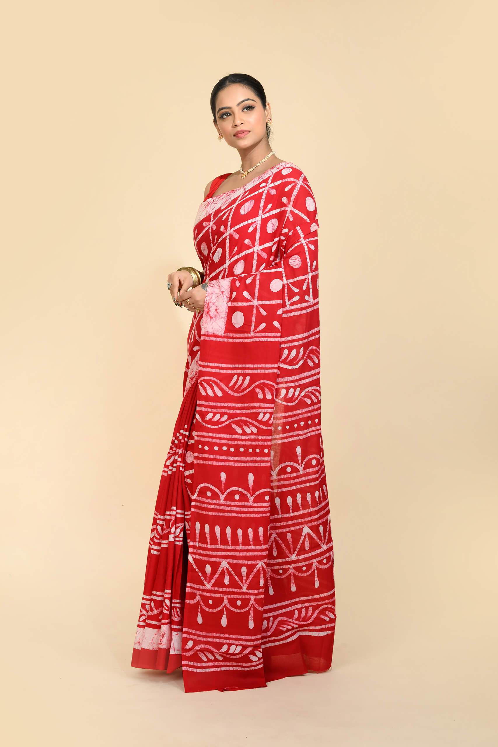 Cotton Batik Saree – Raktrekha Red Handloom Saree | Tantvithi - Image 4