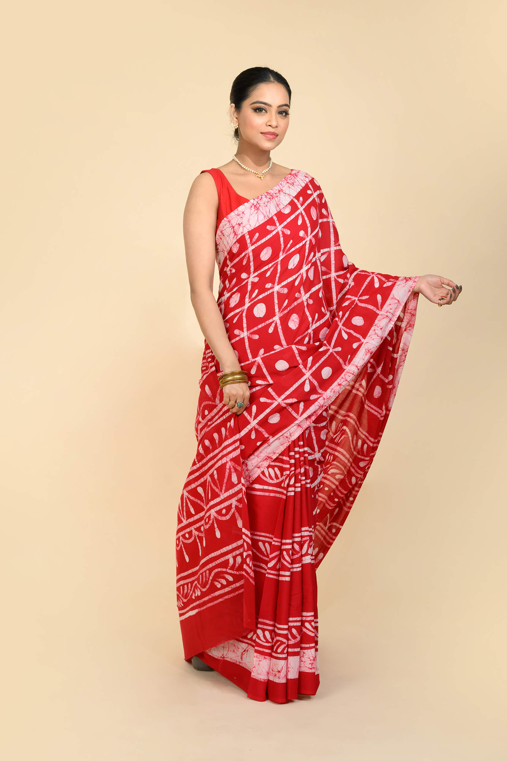 Cotton Batik Saree – Raktrekha Red Handloom Saree | Tantvithi - Image 5