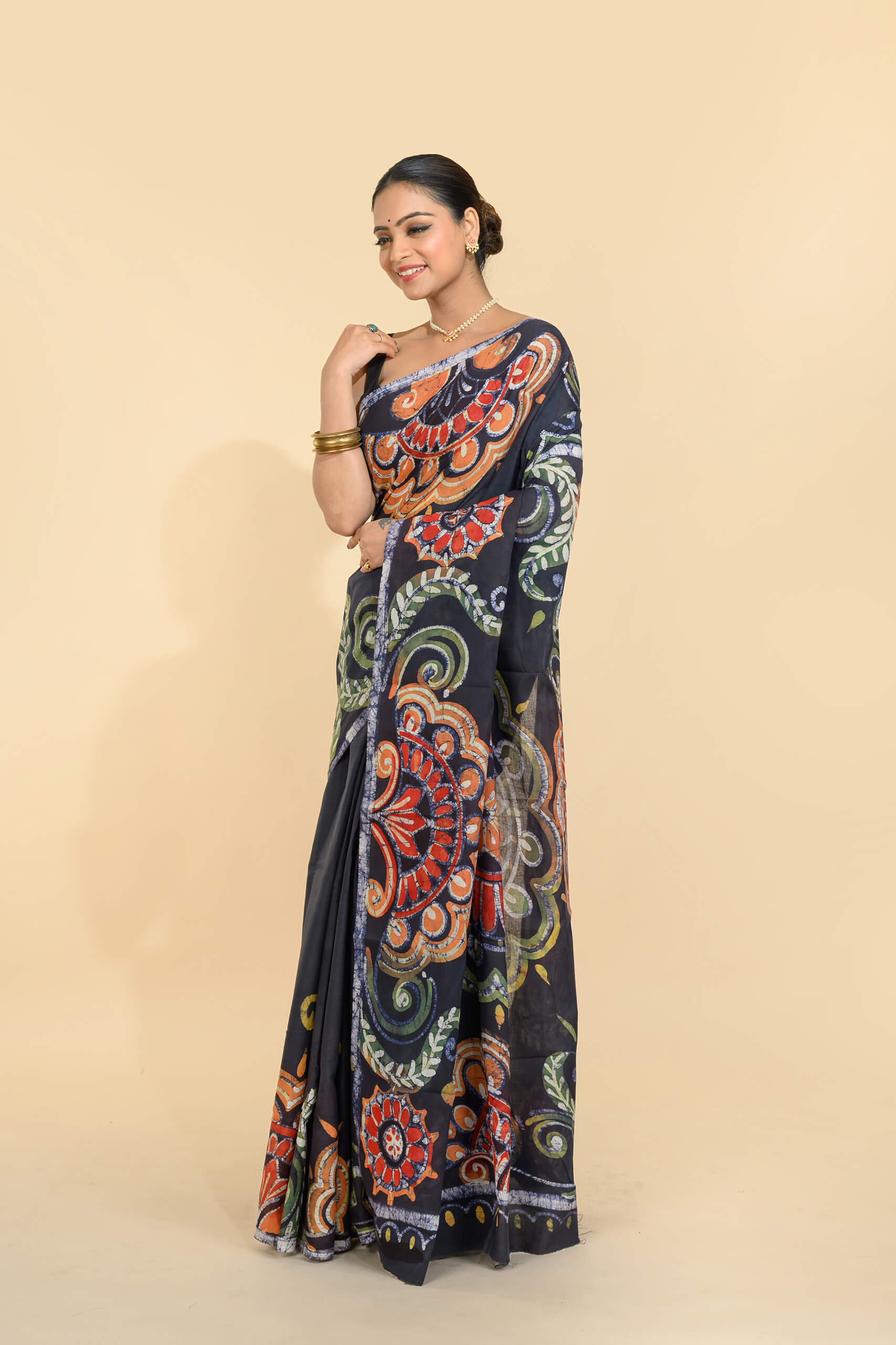 Hand Batik Cotton Saree – Tantvithi Kaalrang Black - Image 3