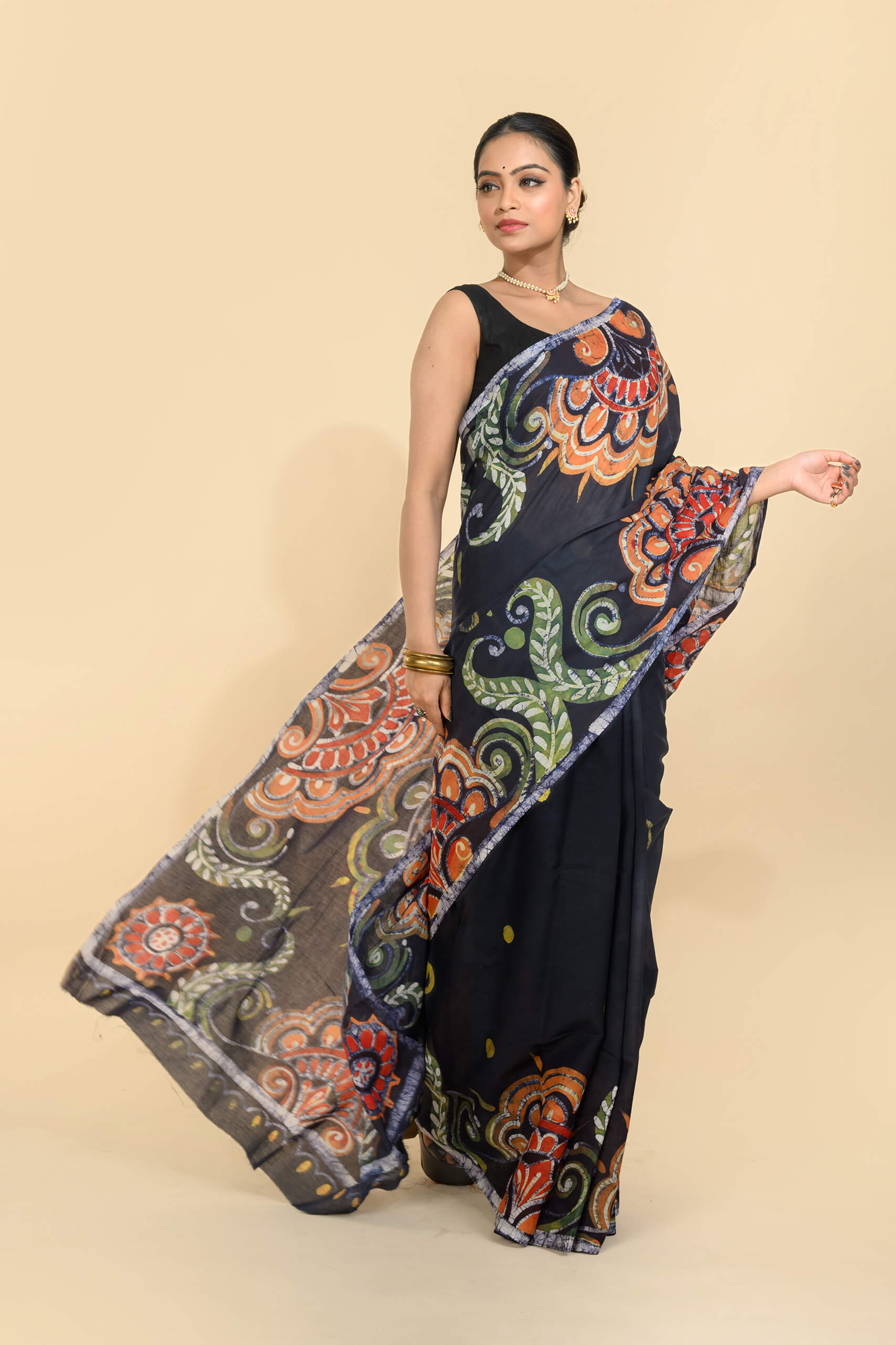 Hand Batik Cotton Saree – Tantvithi Kaalrang Black - Image 5