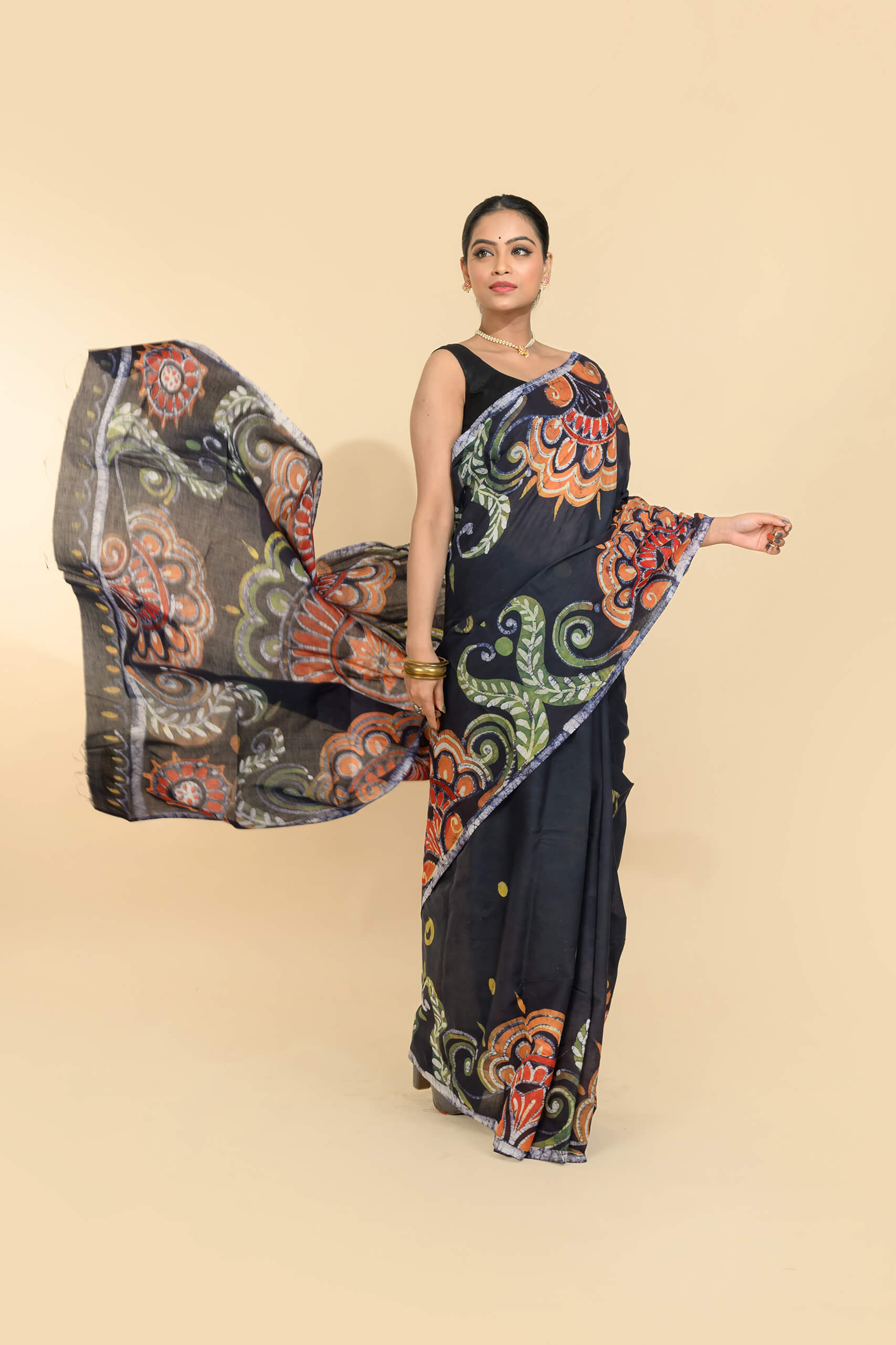 Hand Batik Cotton Saree – Tantvithi Kaalrang Black - Image 6