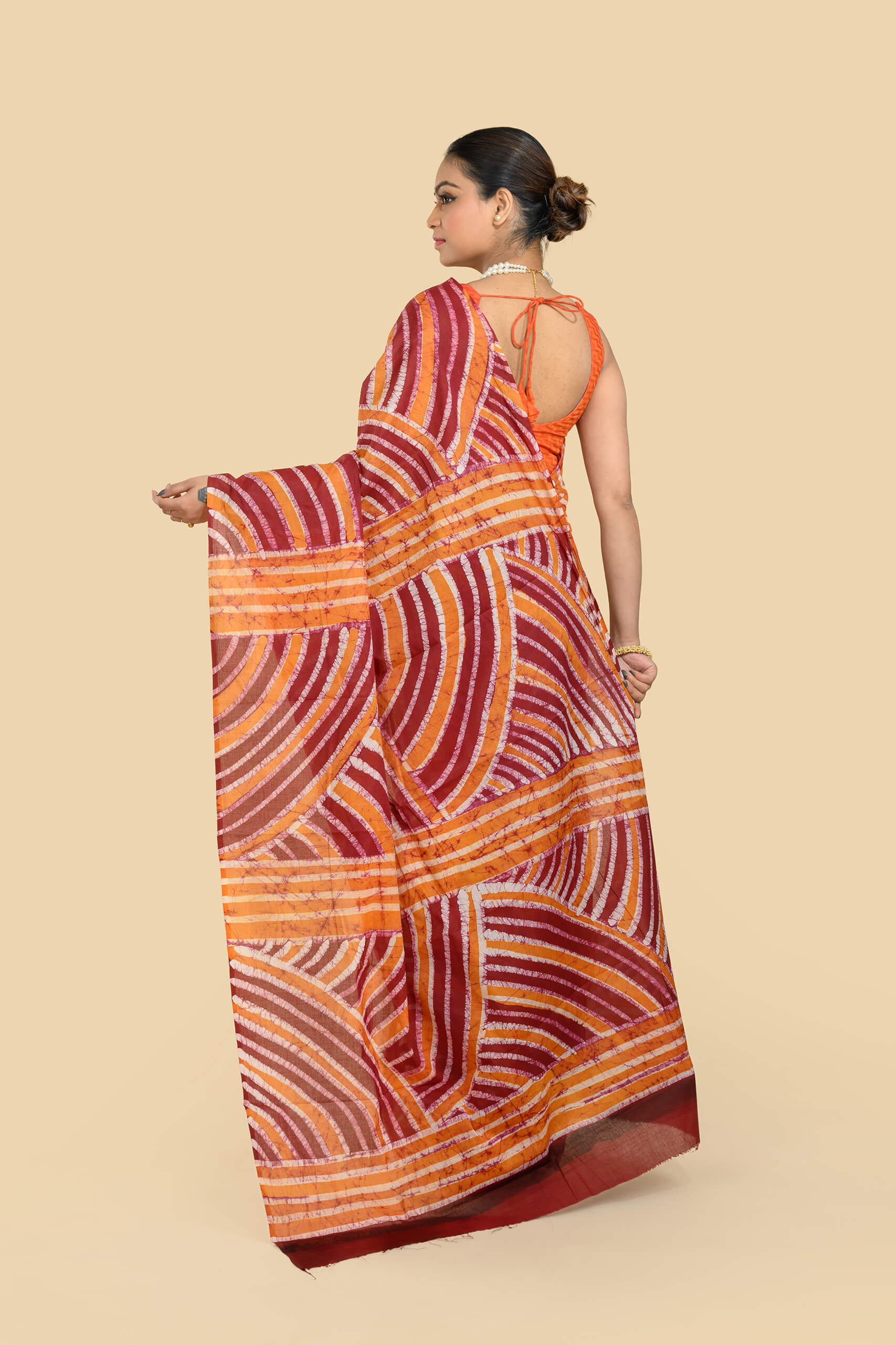 Tantvithi Ranga Rekha Cotton Batik Saree - Image 3